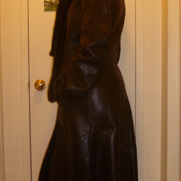 Shearling coat - Picture 9 of 14